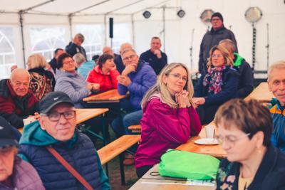 Zapach świeżo grillowanej ryby, dźwięki lokalnej muzyki i ciepło ogniska – tak właśnie świętowaliśmy 10. biesiadę rybacką w Wojnowie
