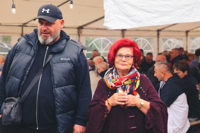 Zapach świeżo grillowanej ryby, dźwięki lokalnej muzyki i ciepło ogniska – tak właśnie świętowaliśmy 10. biesiadę rybacką w Wojnowie