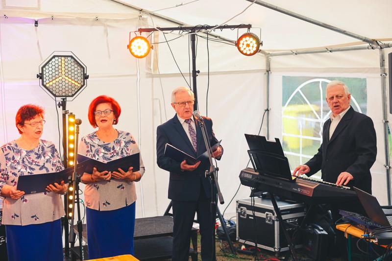 Zapach świeżo grillowanej ryby, dźwięki lokalnej muzyki i ciepło ogniska – tak właśnie świętowaliśmy 10. biesiadę rybacką w Wojnowie