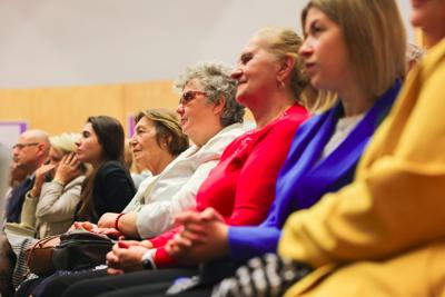 25. Lubuski Tydzień Seniora rozpoczął się uroczystą inauguracją w Filharmonii Zielonogórskiej. Pod honorowym patronatem Marszałka Województwa Lubuskiego Marcina Jabłońskiego, wyróżniono lokalnych bohaterów, którzy swoją pracą wspierają seniorów w naszym regionie. Wręczenie nagród w konkursie „Lider Wsparcia Seniora” było centralnym punktem wydarzenia. Uczestnicy mogli również cieszyć się wyjątkowym koncertem Orkiestry Kameralnej muzyków Filharmonii Zielonogórskiej.