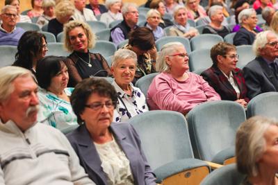 25. Lubuski Tydzień Seniora rozpoczął się uroczystą inauguracją w Filharmonii Zielonogórskiej. Pod honorowym patronatem Marszałka Województwa Lubuskiego Marcina Jabłońskiego, wyróżniono lokalnych bohaterów, którzy swoją pracą wspierają seniorów w naszym regionie. Wręczenie nagród w konkursie „Lider Wsparcia Seniora” było centralnym punktem wydarzenia. Uczestnicy mogli również cieszyć się wyjątkowym koncertem Orkiestry Kameralnej muzyków Filharmonii Zielonogórskiej.