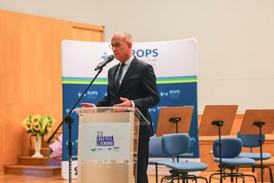 25. Lubuski Tydzień Seniora rozpoczął się uroczystą inauguracją w Filharmonii Zielonogórskiej. Pod honorowym patronatem Marszałka Województwa Lubuskiego Marcina Jabłońskiego, wyróżniono lokalnych bohaterów, którzy swoją pracą wspierają seniorów w naszym regionie. Wręczenie nagród w konkursie „Lider Wsparcia Seniora” było centralnym punktem wydarzenia. Uczestnicy mogli również cieszyć się wyjątkowym koncertem Orkiestry Kameralnej muzyków Filharmonii Zielonogórskiej.