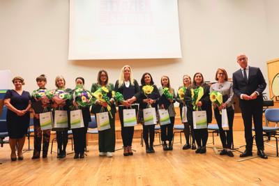 25. Lubuski Tydzień Seniora rozpoczął się uroczystą inauguracją w Filharmonii Zielonogórskiej. Pod honorowym patronatem Marszałka Województwa Lubuskiego Marcina Jabłońskiego, wyróżniono lokalnych bohaterów, którzy swoją pracą wspierają seniorów w naszym regionie. Wręczenie nagród w konkursie „Lider Wsparcia Seniora” było centralnym punktem wydarzenia. Uczestnicy mogli również cieszyć się wyjątkowym koncertem Orkiestry Kameralnej muzyków Filharmonii Zielonogórskiej.