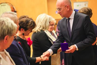 25. Lubuski Tydzień Seniora rozpoczął się uroczystą inauguracją w Filharmonii Zielonogórskiej. Pod honorowym patronatem Marszałka Województwa Lubuskiego Marcina Jabłońskiego, wyróżniono lokalnych bohaterów, którzy swoją pracą wspierają seniorów w naszym regionie. Wręczenie nagród w konkursie „Lider Wsparcia Seniora” było centralnym punktem wydarzenia. Uczestnicy mogli również cieszyć się wyjątkowym koncertem Orkiestry Kameralnej muzyków Filharmonii Zielonogórskiej.
