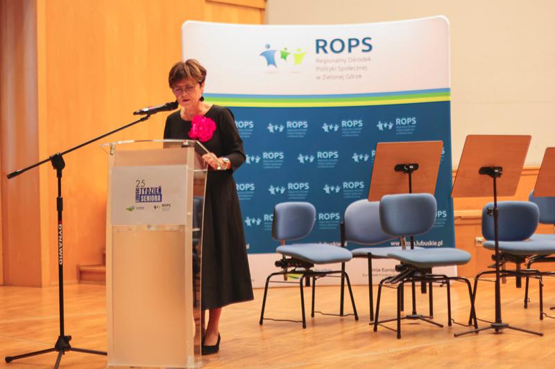 25. Lubuski Tydzień Seniora rozpoczął się uroczystą inauguracją w Filharmonii Zielonogórskiej. Pod honorowym patronatem Marszałka Województwa Lubuskiego Marcina Jabłońskiego, wyróżniono lokalnych bohaterów, którzy swoją pracą wspierają seniorów w naszym regionie. Wręczenie nagród w konkursie „Lider Wsparcia Seniora” było centralnym punktem wydarzenia. Uczestnicy mogli również cieszyć się wyjątkowym koncertem Orkiestry Kameralnej muzyków Filharmonii Zielonogórskiej.