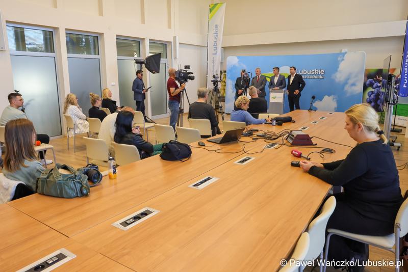 Uczestnicy konferencji prasowej poświęconej sytuacji kadrowej Szpitala Uniwersyteckiego w Zielonej Górze.