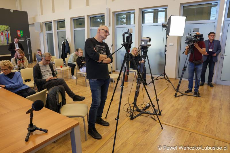 Uczestnicy konferencji prasowej poświęconej sytuacji kadrowej Szpitala Uniwersyteckiego w Zielonej Górze.