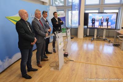 Uczestnicy konferencji prasowej poświęconej sytuacji kadrowej Szpitala Uniwersyteckiego w Zielonej Górze. 