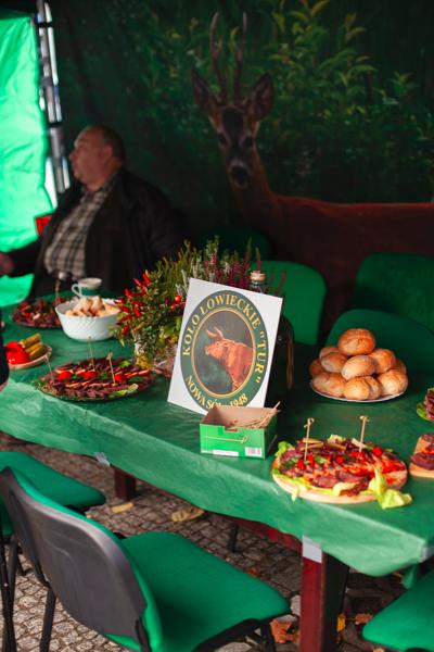Pomimo kapryśnej pogody, dziedziniec starostwa w Nowej Soli tętnił życiem! 1. Święto Produktu Regionalnego Powiatu Nowosolskiego okazało się wielkim sukcesem