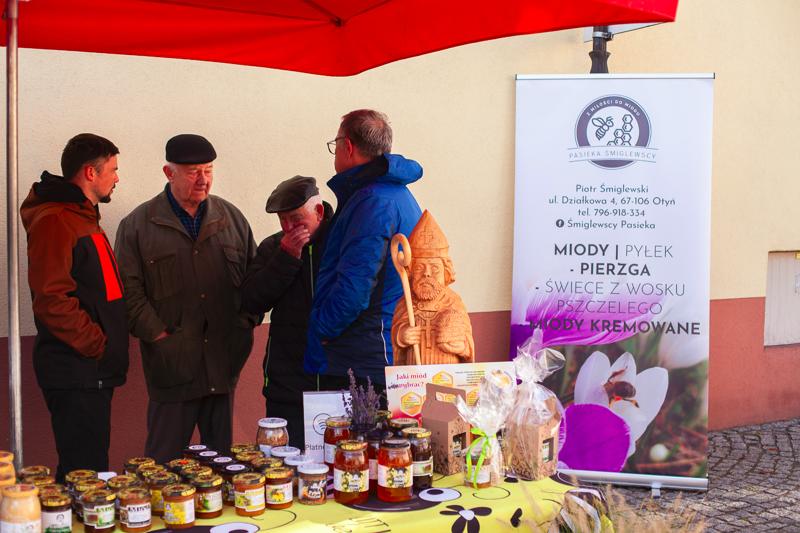Pomimo kapryśnej pogody, dziedziniec starostwa w Nowej Soli tętnił życiem! 1. Święto Produktu Regionalnego Powiatu Nowosolskiego okazało się wielkim sukcesem