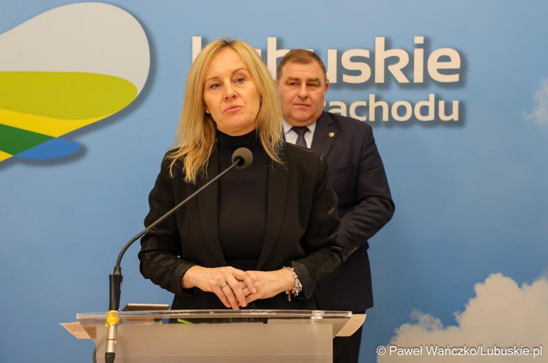 Naczelnik Centrum Informacji i Planowania Kariery Zawodowej WUP Katarzyna Wesołowska przemawia podczas konferencji prasowej zapowiadającej Festiwal Zawodów 2024 w Zielonej Górze