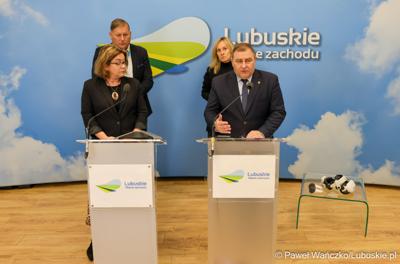Wicemarszałek Województwa Lubuskiego Grzegorz Potęga przemawia podczas konferencji prasowej zapowiadającej Festiwal Zawodów 2024 w Zielonej Górze