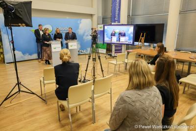 Uczestnicy konferencji prasowej zapowiadającej Festiwal Zawodów 2024 w Zielonej Górze