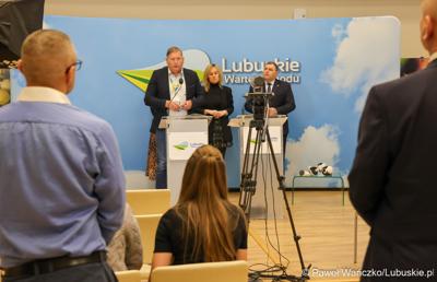Uczestnicy konferencji prasowej zapowiadającej Festiwal Zawodów 2024 w Zielonej Górze