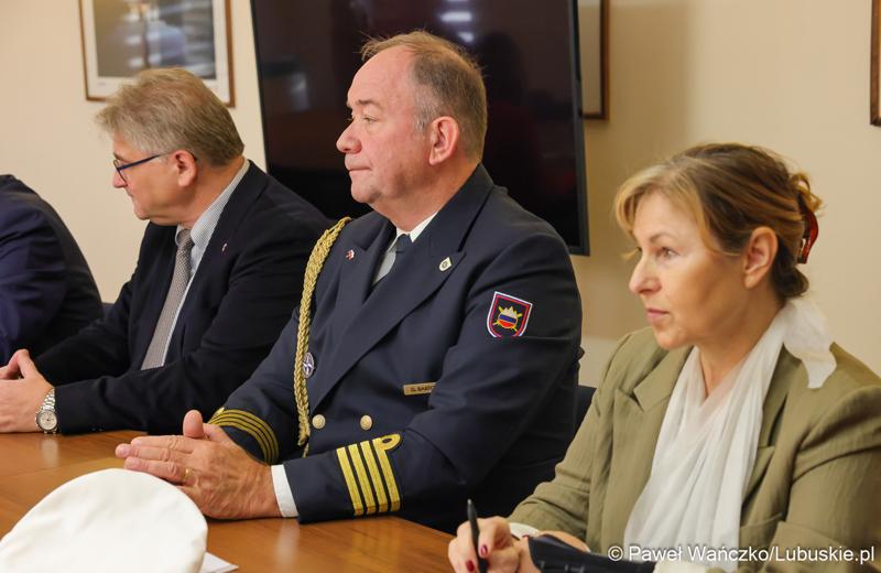 Uczestnicy spotkania Wicemarszałka Województwa Lubuskiego Grzegorza Potęgi z Ambasadorem Republiki Słowenii Bojanem Pograjcem