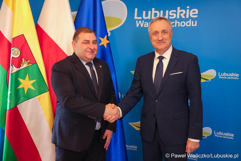 Wicemarszałek Województwa Lubuskiego Grzegorz Potęga i Ambasador Republiki Słowenii Bojan Pograjc