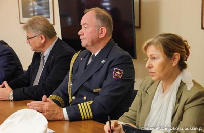 Uczestnicy spotkania Wicemarszałka Województwa Lubuskiego Grzegorza Potęgi z Ambasadorem Republiki Słowenii Bojanem Pograjcem