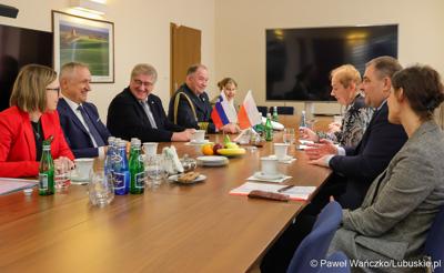 Uczestnicy spotkania Wicemarszałka Województwa Lubuskiego Grzegorza Potęgi z Ambasadorem Republiki Słowenii Bojanem Pograjcem