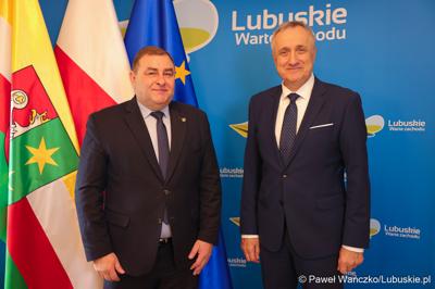 Wicemarszałek Województwa Lubuskiego Grzegorz Potęga i Ambasador Republiki Słowenii Bojan Pograjc