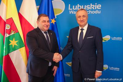Wicemarszałek Województwa Lubuskiego Grzegorz Potęga i Ambasador Republiki Słowenii Bojan Pograjc