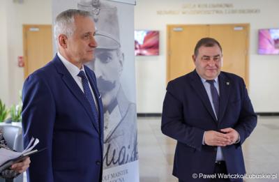 Wicemarszałek Województwa Lubuskiego Grzegorz Potęga (z prawej) i Ambasador Republiki Słowenii Bojan Pograjc