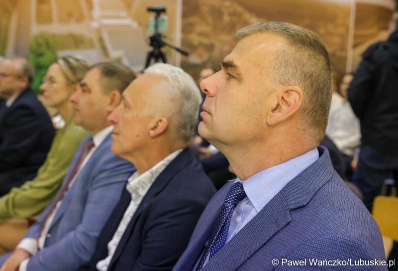 W Zespole Szkół w Czerwieńsku podpisano umowę na dofinansowanie projektu „Rozwój szkolnictwa zawodowego w technikum w Czerwieńsku”, który jest skierowany do 60 uczniów i 2 nauczycieli Zespołu Szkół w Czerwieńsku.