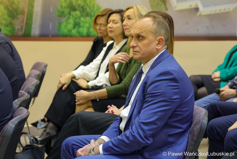 W Zespole Szkół w Czerwieńsku podpisano umowę na dofinansowanie projektu „Rozwój szkolnictwa zawodowego w technikum w Czerwieńsku”, który jest skierowany do 60 uczniów i 2 nauczycieli Zespołu Szkół w Czerwieńsku.