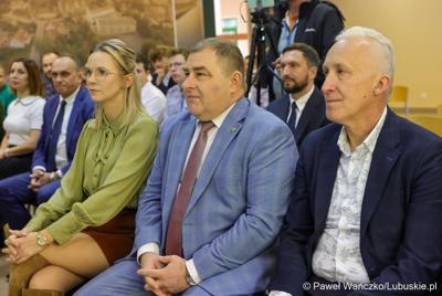W Zespole Szkół w Czerwieńsku podpisano umowę na dofinansowanie projektu „Rozwój szkolnictwa zawodowego w technikum w Czerwieńsku”, który jest skierowany do 60 uczniów i 2 nauczycieli Zespołu Szkół w Czerwieńsku. 