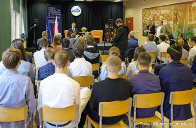 W Zespole Szkół w Czerwieńsku podpisano umowę na dofinansowanie projektu „Rozwój szkolnictwa zawodowego w technikum w Czerwieńsku”, który jest skierowany do 60 uczniów i 2 nauczycieli Zespołu Szkół w Czerwieńsku. 
