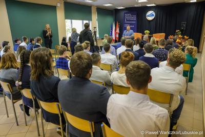 W Zespole Szkół w Czerwieńsku podpisano umowę na dofinansowanie projektu „Rozwój szkolnictwa zawodowego w technikum w Czerwieńsku”, który jest skierowany do 60 uczniów i 2 nauczycieli Zespołu Szkół w Czerwieńsku. 