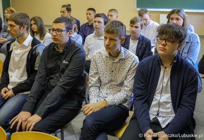 W Zespole Szkół w Czerwieńsku podpisano umowę na dofinansowanie projektu „Rozwój szkolnictwa zawodowego w technikum w Czerwieńsku”, który jest skierowany do 60 uczniów i 2 nauczycieli Zespołu Szkół w Czerwieńsku. 