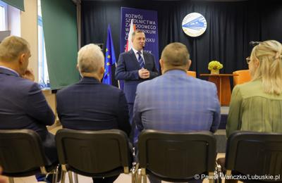 W Zespole Szkół w Czerwieńsku podpisano umowę na dofinansowanie projektu „Rozwój szkolnictwa zawodowego w technikum w Czerwieńsku”, który jest skierowany do 60 uczniów i 2 nauczycieli Zespołu Szkół w Czerwieńsku. 