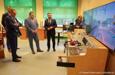 W Zespole Szkół w Czerwieńsku podpisano umowę na dofinansowanie projektu „Rozwój szkolnictwa zawodowego w technikum w Czerwieńsku”, który jest skierowany do 60 uczniów i 2 nauczycieli Zespołu Szkół w Czerwieńsku. 