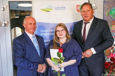  Zdjęcie z nagrodzonym