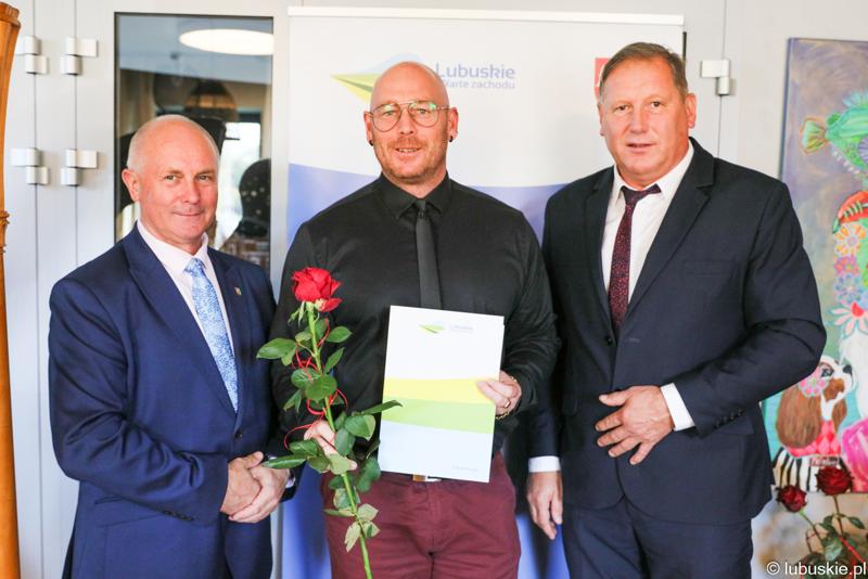 Zdjęcie z nagrodzonym