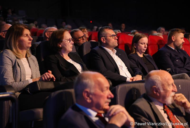 Uczestnicy jubileuszu 50-lecia Zielonogórskiej Elektrociepłowni w Planetarium Wenus
