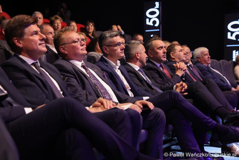 Uczestnicy jubileuszu 50-lecia Zielonogórskiej Elektrociepłowni w Planetarium Wenus