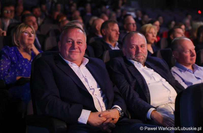 Uczestnicy jubileuszu 50-lecia Zielonogórskiej Elektrociepłowni w Planetarium Wenus