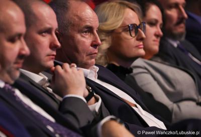 Uczestnicy jubileuszu 50-lecia Zielonogórskiej Elektrociepłowni w Planetarium Wenus  