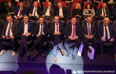 Uczestnicy jubileuszu 50-lecia Zielonogórskiej Elektrociepłowni w Planetarium Wenus  
