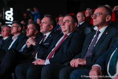 Uczestnicy jubileuszu 50-lecia Zielonogórskiej Elektrociepłowni w Planetarium Wenus  
