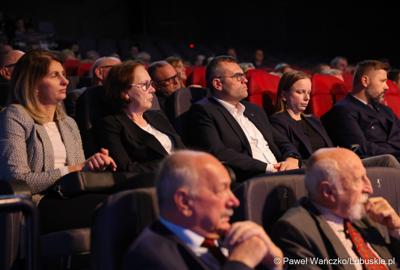 Uczestnicy jubileuszu 50-lecia Zielonogórskiej Elektrociepłowni w Planetarium Wenus  