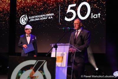 Wojewoda Lubuski Marek Cebula przemawia podczas jubileuszu 50-lecia Zielonogórskiej Elektrociepłowni w Planetarium Wenus  