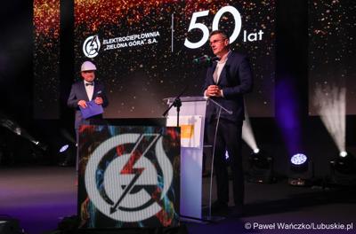 Wicemarszałek województwa lubuskiego Sebastian Ciemnoczołowski przemawia podczas jubileuszu 50-lecia Zielonogórskiej Elektrociepłowni w Planetarium Wenus  



