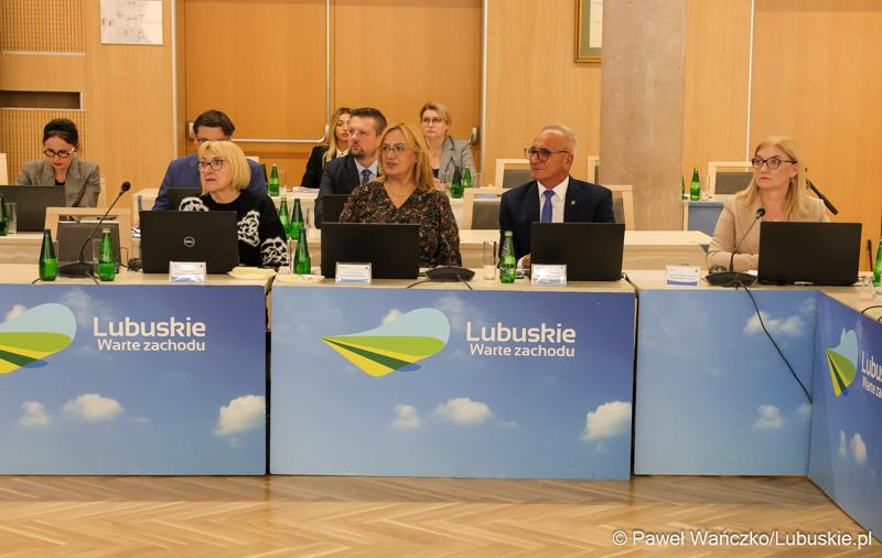 Radni wojewódzcy podczas IV zwyczajnej sesji Sejmiku Województwa Lubuskiego
