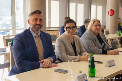 Parlamentarzyści na IV zwyczajnej sesji Sejmiku Województwa Lubuskiego 