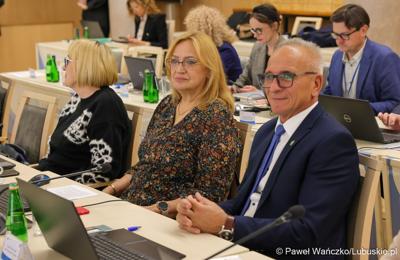 Radni wojewódzcy podczas IV zwyczajnej sesji Sejmiku Województwa Lubuskiego 