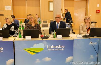 Radni wojewódzcy podczas IV zwyczajnej sesji Sejmiku Województwa Lubuskiego 