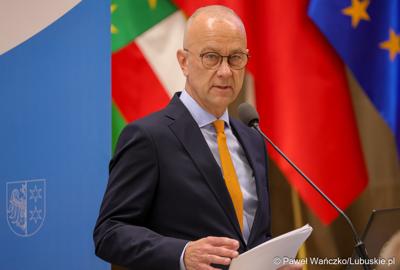 Marszałek Marcin Jabłoński przemawia podczas IV zwyczajnej sesji Sejmiku Województwa Lubuskiego 