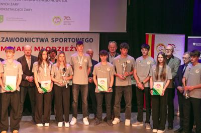 Wyjątkowe chwile z gali podsumowującej Lubuską Olimpiadę Młodzieży. Uczniowie z całego województwa, pełni sportowej pasji i ducha rywalizacji, zostali uhonorowani za swoje wybitne osiągnięcia